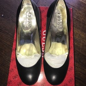 GUESS GWBRITTANIA PUMP - BLK Leather